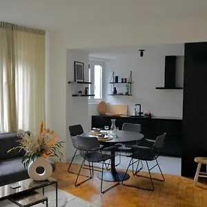 https://licht-en-luxueus-appartement-bij-het-zuid.hotelsantwerp.net